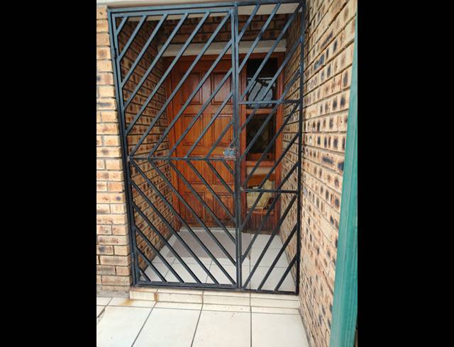 2 BEDROOM APARTMENT FOR SALE IN LENNOXTON
